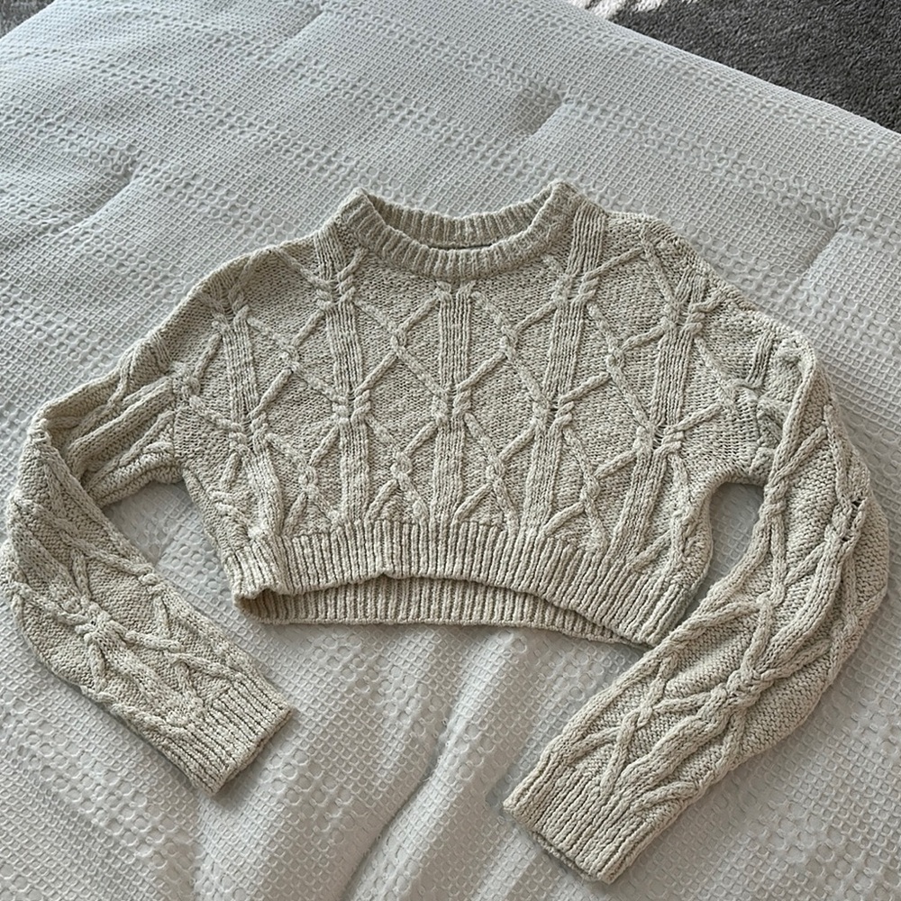 Cable Knit Cropped Sweater